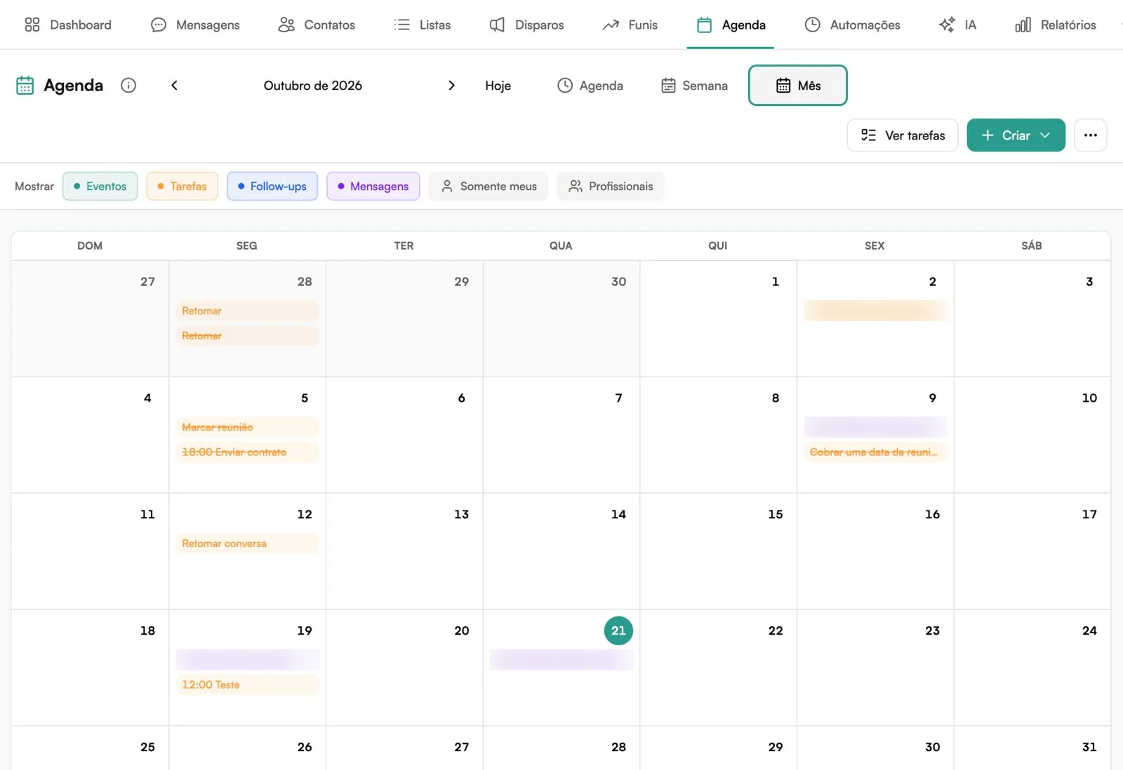 Tela de agenda mensal da FalaMais com eventos e tarefas (dados de clientes borrados)